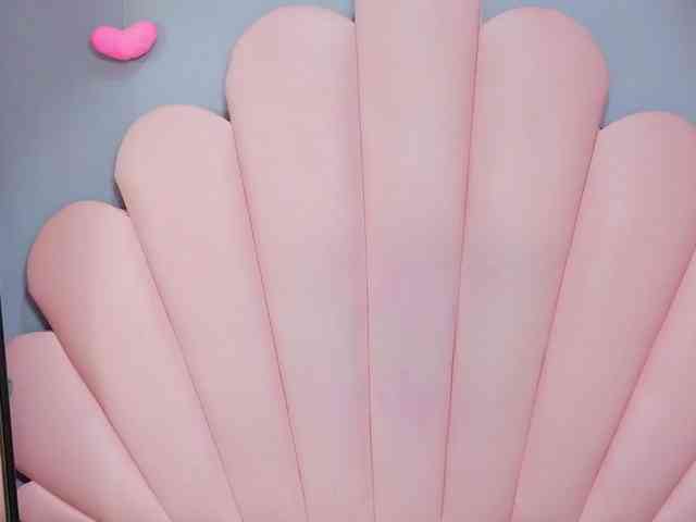 LUCY_MILLER webcam