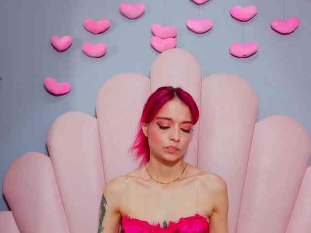 LUCY_MILLER webcam