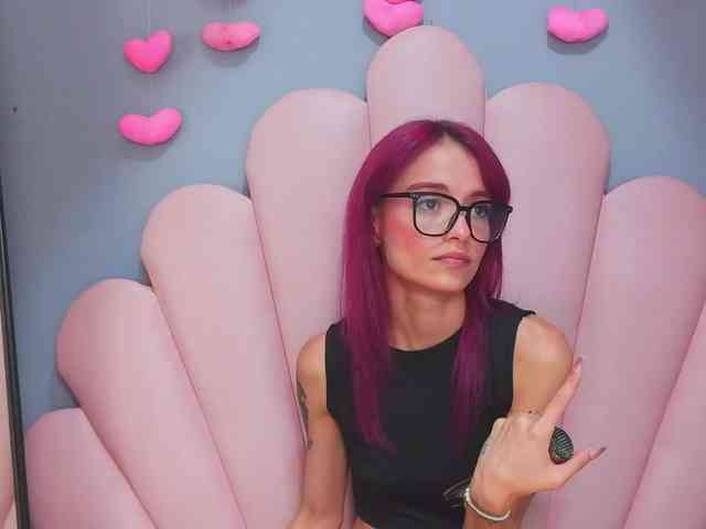 LUCY_MILLER webcam