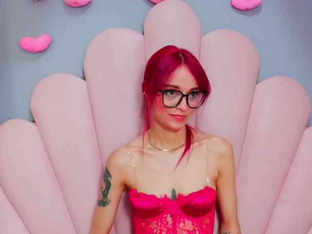LUCY_MILLER webcam