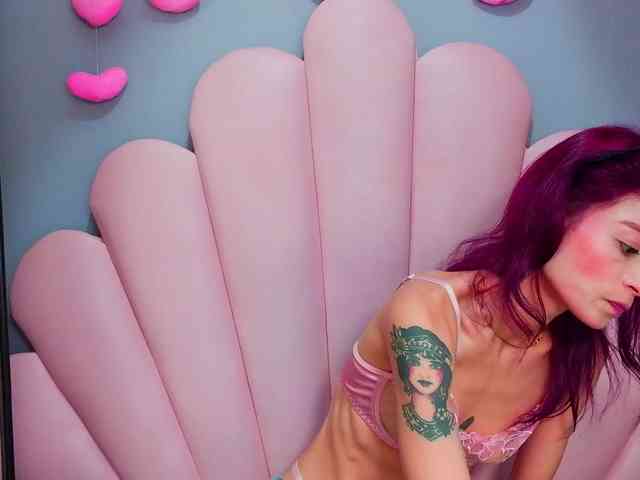 LUCY_MILLER webcam