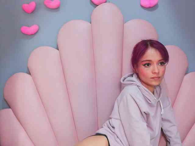 LUCY_MILLER webcam