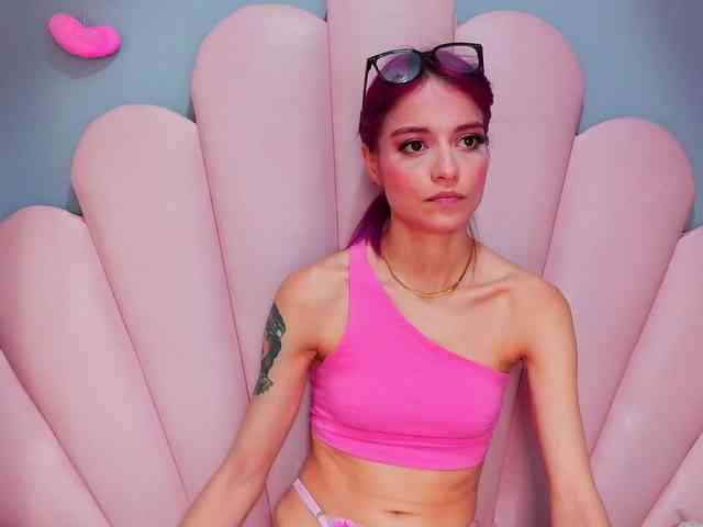 LUCY_MILLER webcam