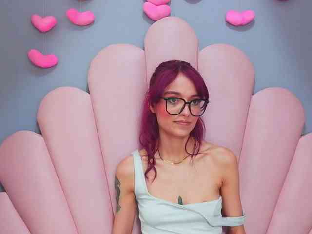 LUCY_MILLER webcam