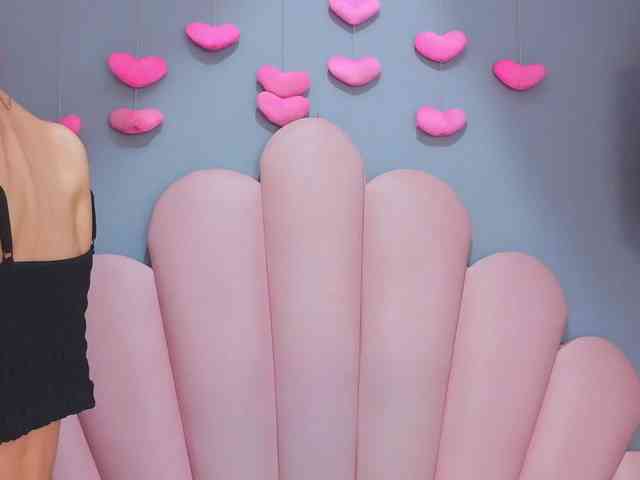 LUCY_MILLER webcam