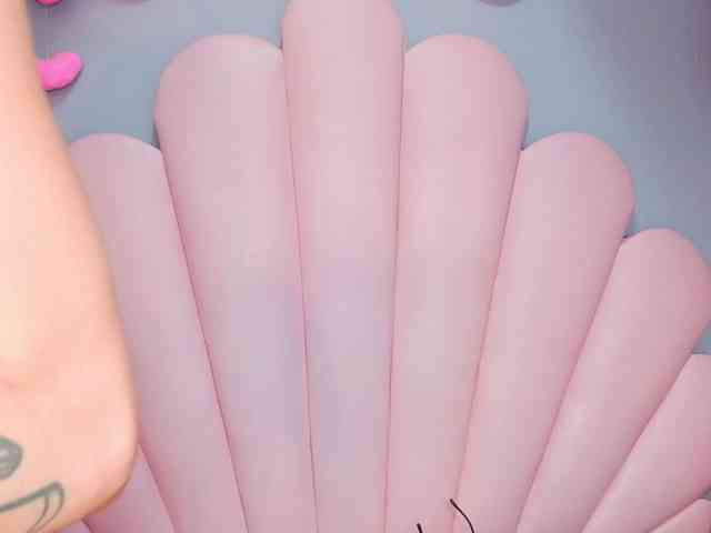 LUCY_MILLER webcam