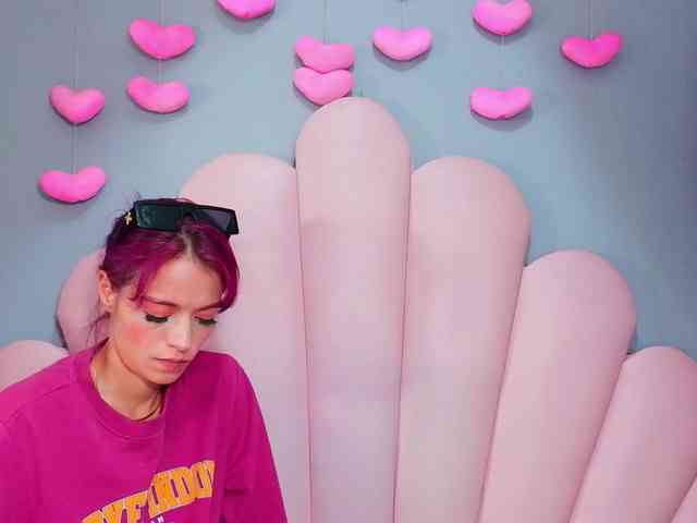 LUCY_MILLER webcam