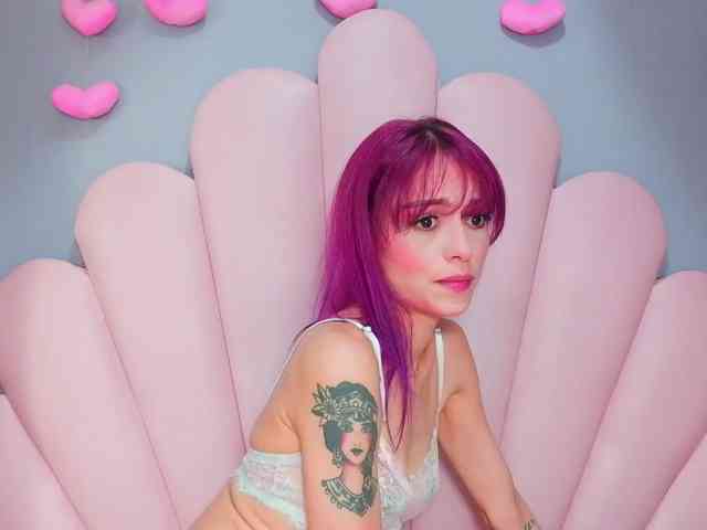 LUCY_MILLER webcam