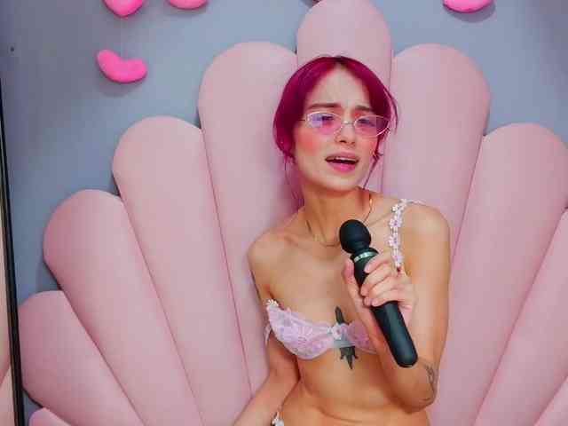 LUCY_MILLER webcam