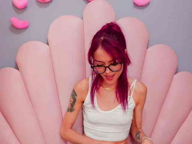 LUCY_MILLER webcam