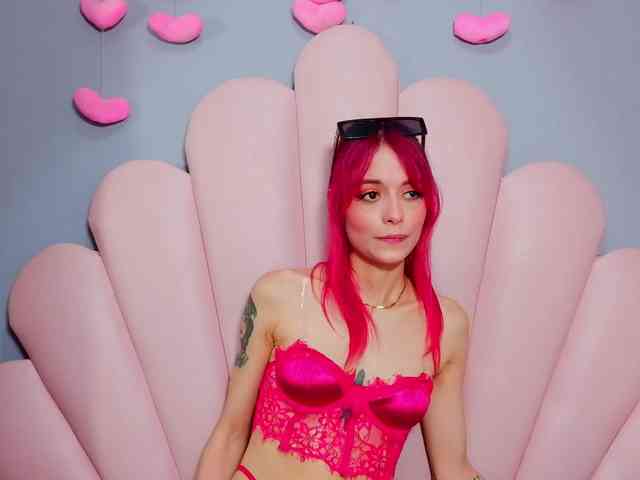 LUCY_MILLER webcam