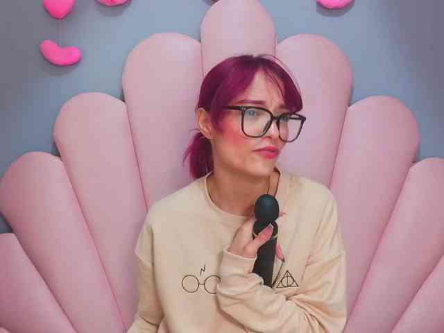 LUCY_MILLER webcam