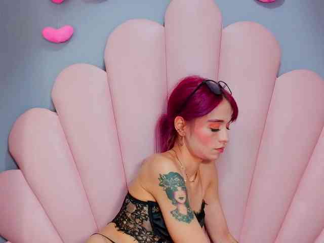 LUCY_MILLER webcam