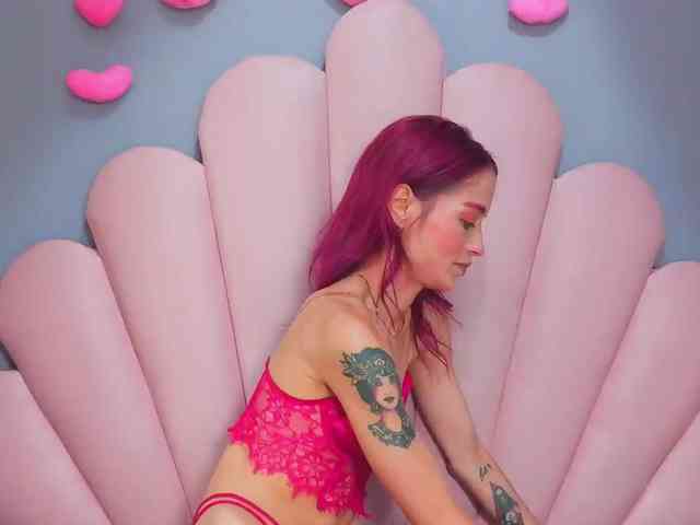 LUCY_MILLER webcam