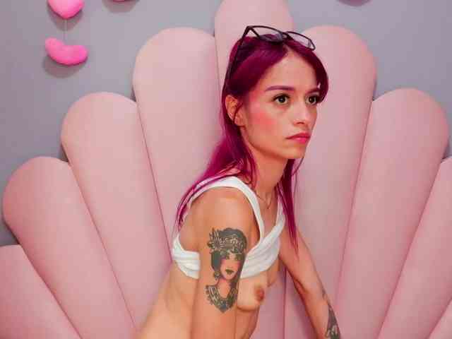 LUCY_MILLER webcam