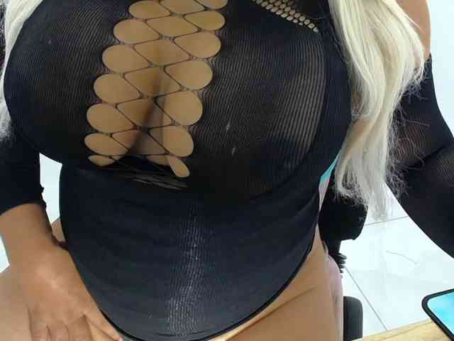 alicehugecock Live Webcam on BongaCams