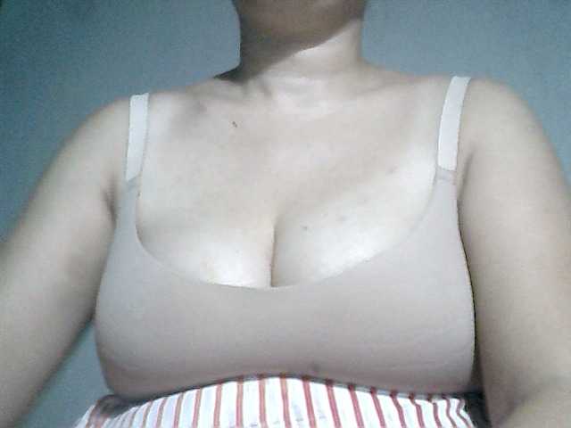 wildspcialshw4u live cam on BongaCams