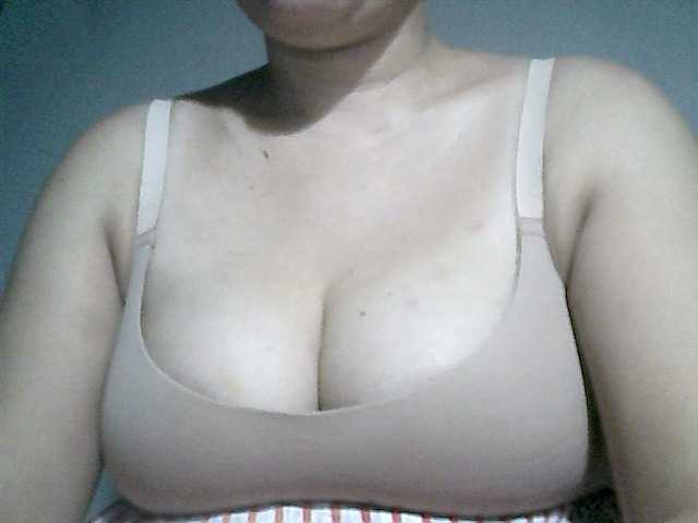 wildspcialshw4u live cam on BongaCams