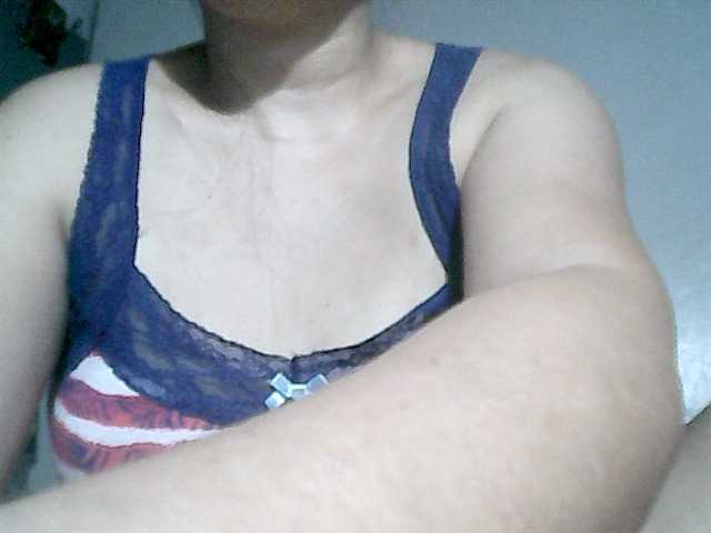 wildspcialshw4u live cam on BongaCams
