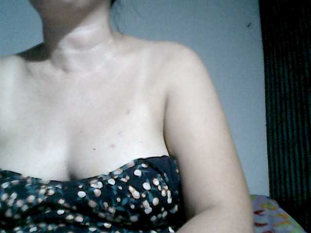 wildspcialshw4u live cam on BongaCams