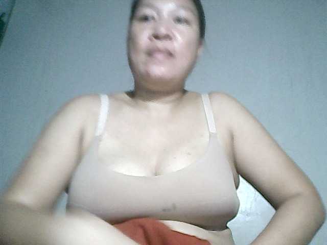 wildspcialshw4u live cam on BongaCams