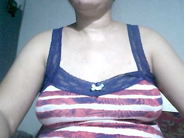 wildspcialshw4u live cam on BongaCams