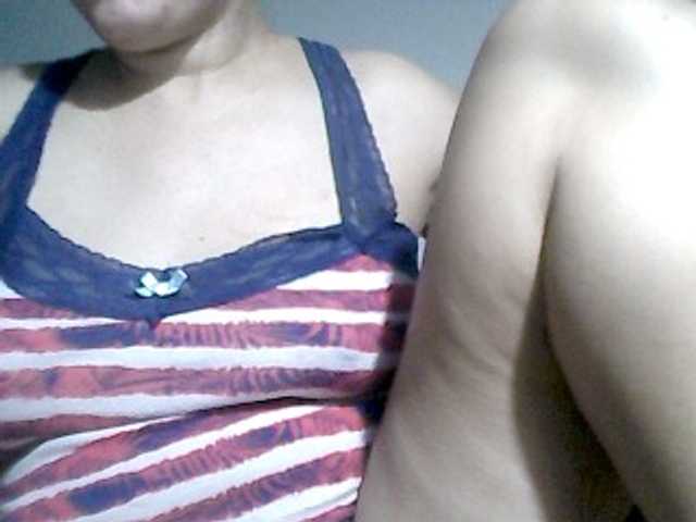 wildspcialshw4u live cam on BongaCams