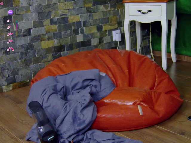 SelenSummer live webcam show