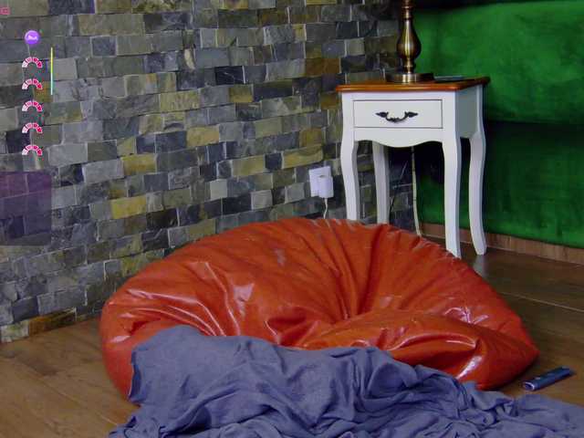 SelenSummer live webcam show