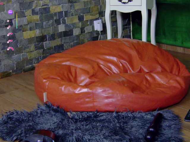 SelenSummer live webcam show