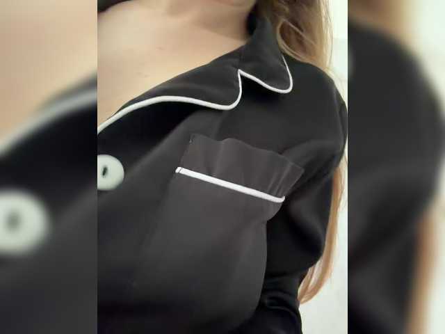 SweetKarinaa's BongaCams show and profile