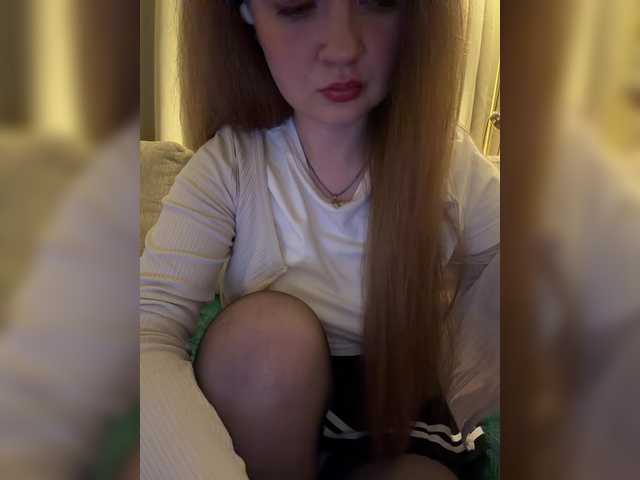 le modèle LadyLisichka est en webcam porno dans un show sur le site bongacams, il possède les tags suivants: White/Caucasian,Blonde,Shaved