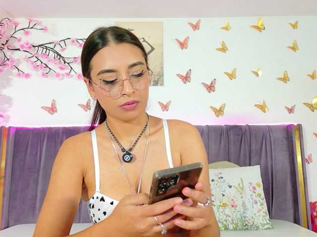 Lilithcapri7, live now on BongaCams