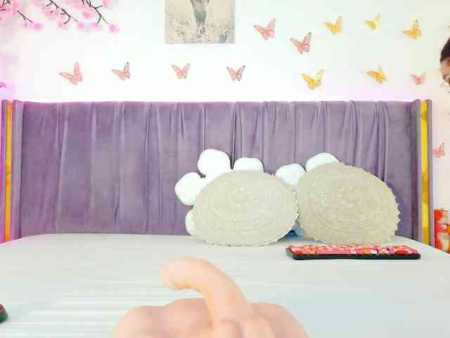 Lilithcapri7 webcam