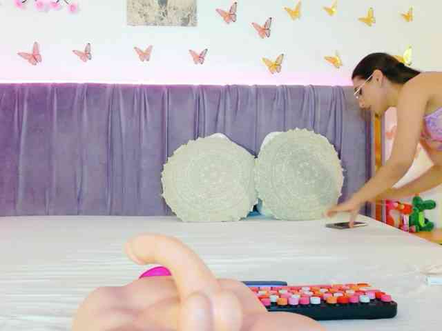 Lilithcapri7 webcam