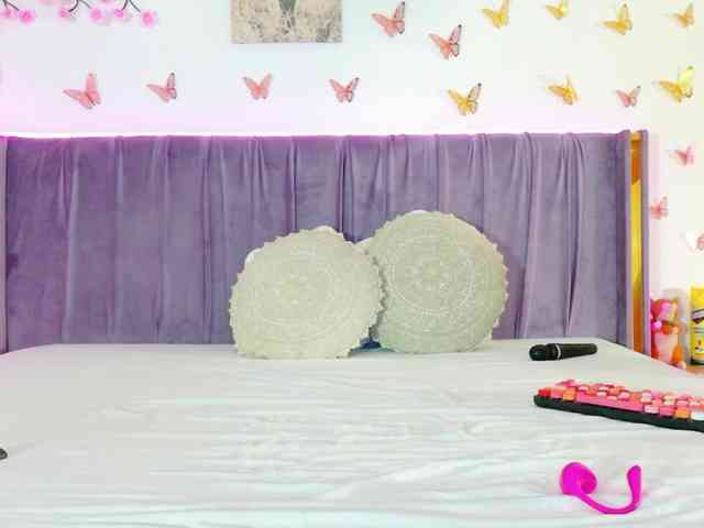 Lilithcapri7 webcam