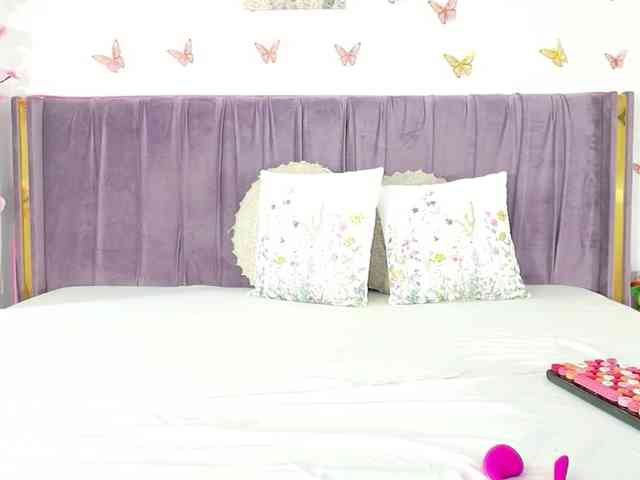 Lilithcapri7 webcam