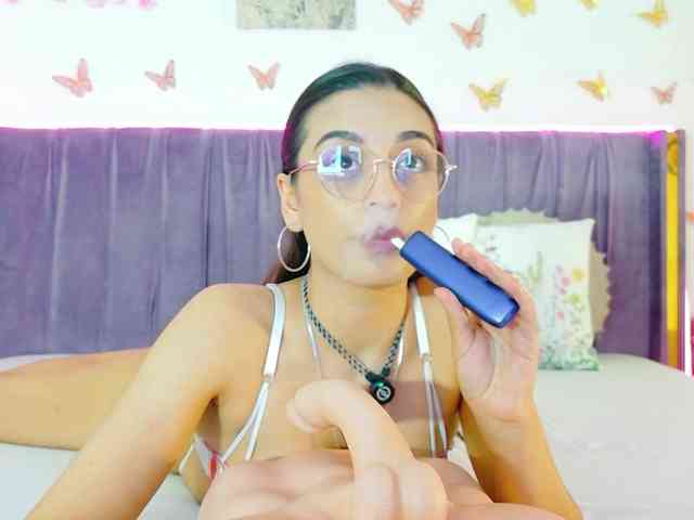 Lilithcapri7 webcam