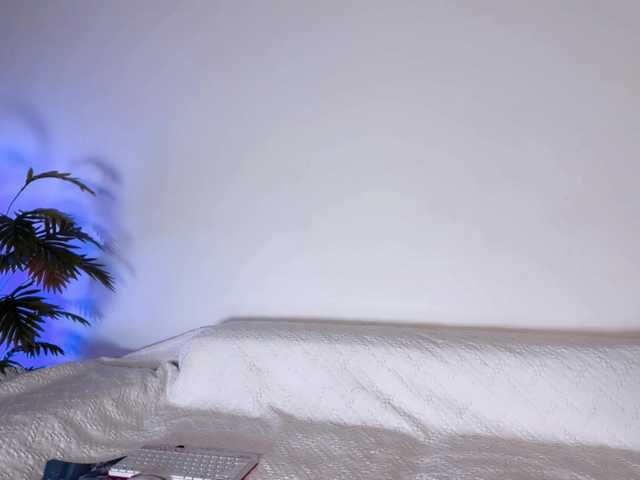 Oops_kiraa live webcam show