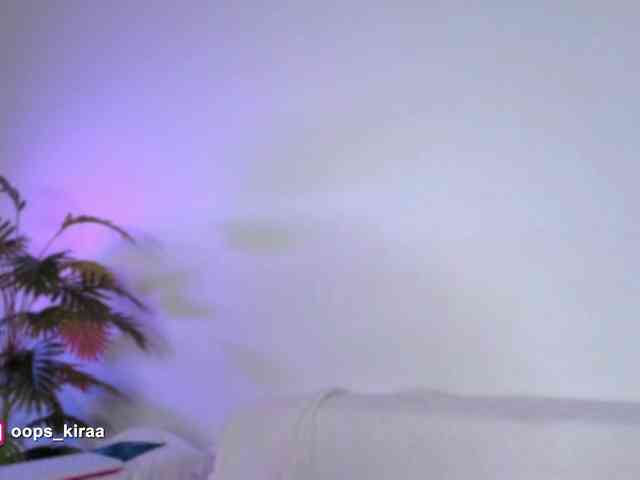 Oops_kiraa webcam