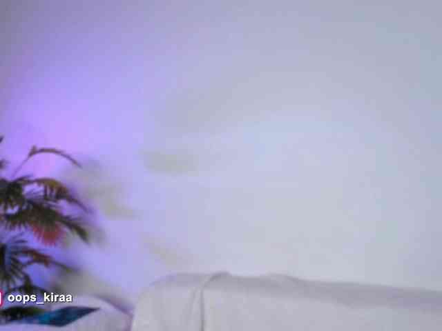 Oops_kiraa webcam