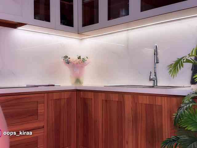 Модель: Oops_kiraa