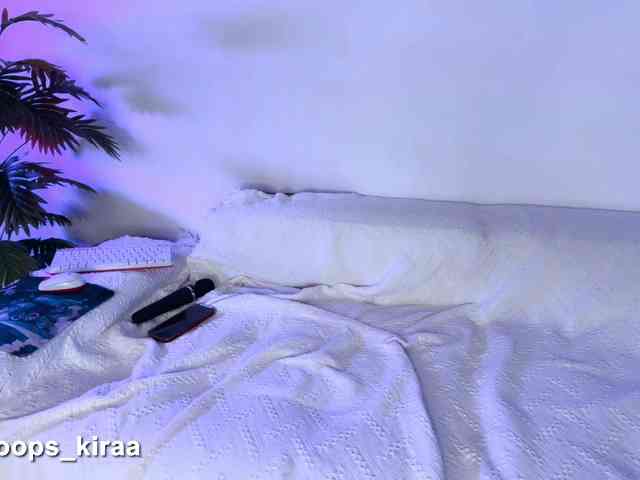 Oops_kiraa webcam