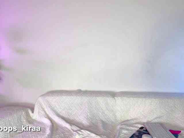 Oops_kiraa webcam