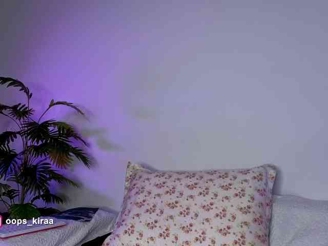 Oops_kiraa webcam