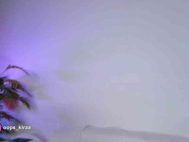 Oops_kiraa webcam