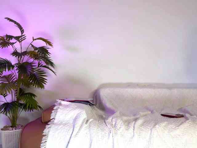 Oops_kiraa webcam