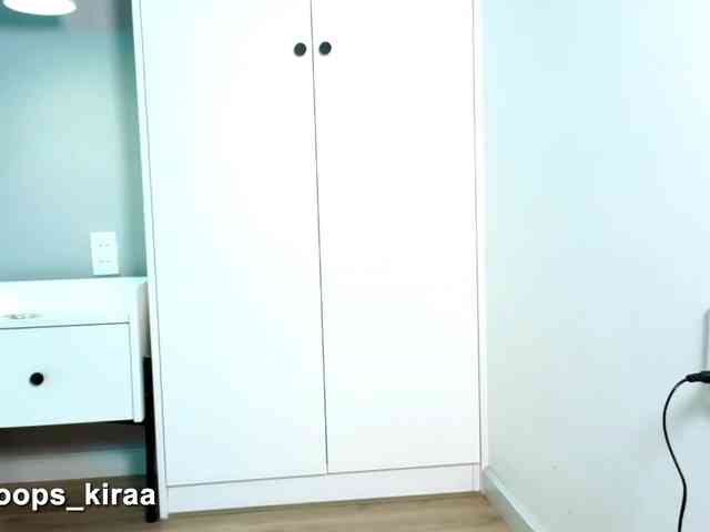 Oops_kiraa webcam