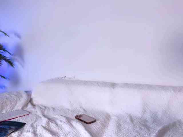 Oops_kiraa webcam