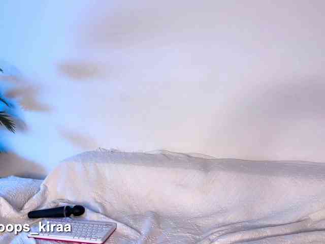Oops_kiraa webcam